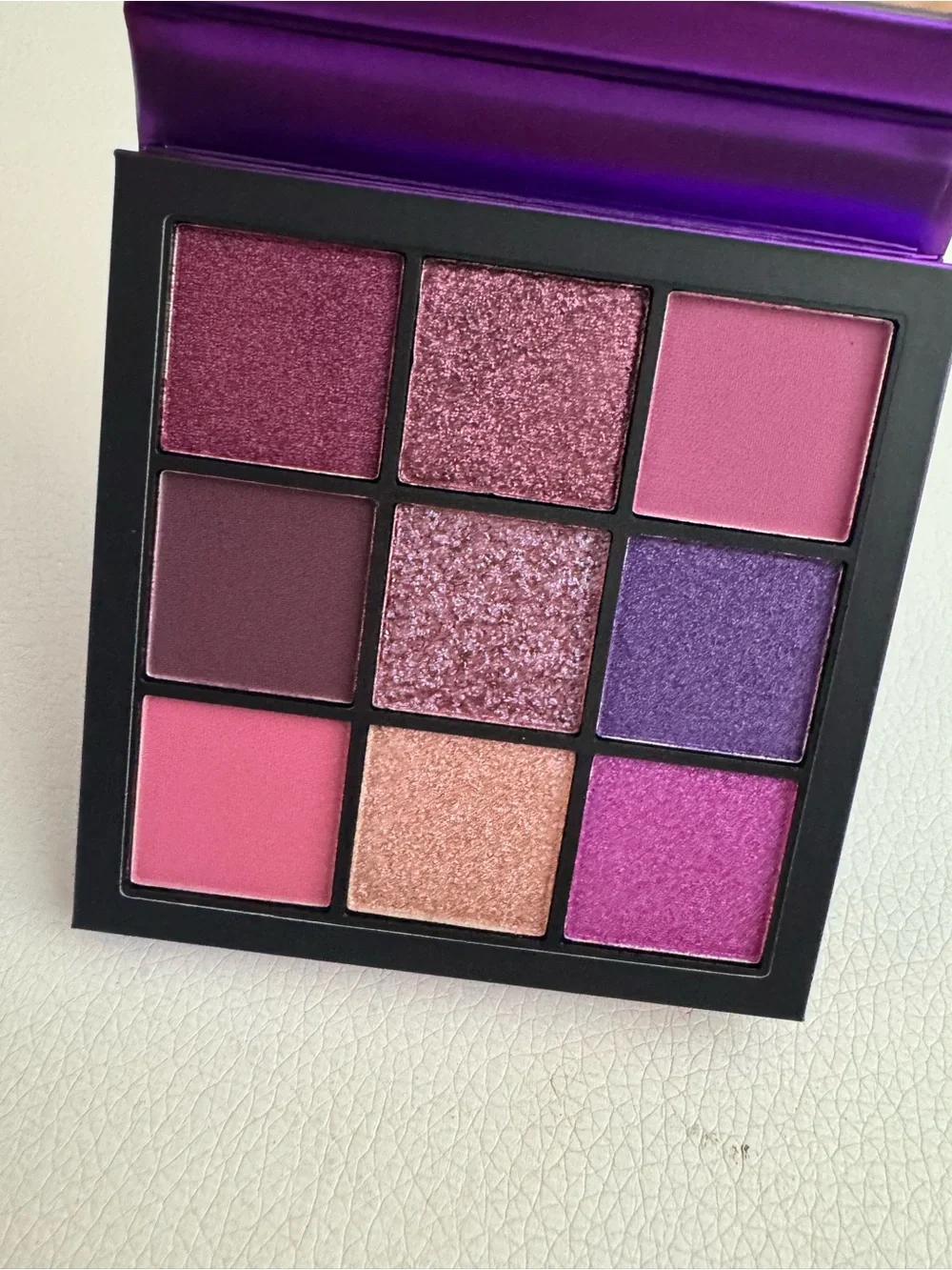 HUDA BEAUTY compact palette